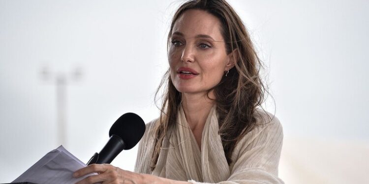 أنجلينا جولي تدلي بتصريحاتها حول الصراع الفلسطيني الإسرائيلي