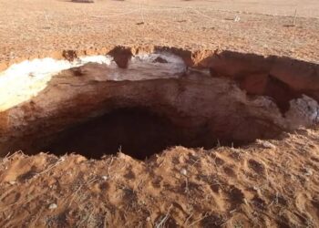 المغرب .. ظهور مفاجئ لــ”حفرة بعمق 60 متر” تثير الرعب