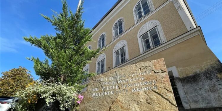 النمسا .. القضاء على أسطورة هتلر وتحول منزله لقسم شرطة