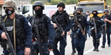 كوسوفو تطالب صربيا بــ”سحـــب قواتها من الحدود”