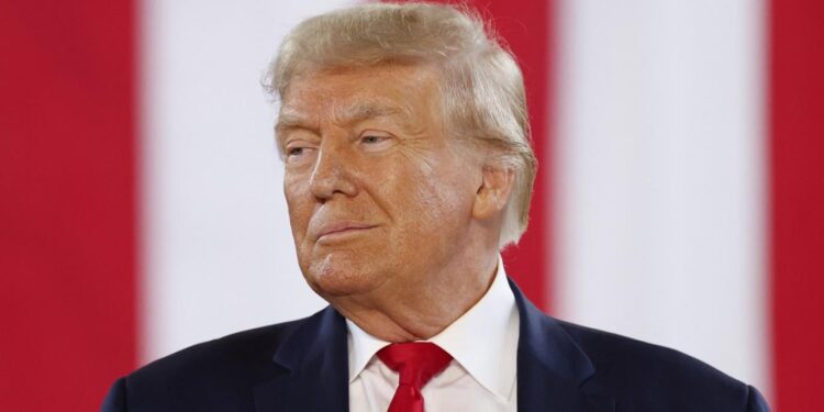 ترمب يقاضـــي “جاسوسا إنجليزيا” بسبب (فيديو جنسي)