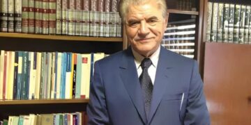 الحكم على محامي مهسا أميني بالسجن بتهمة “الدعــاية ضد النظام بإيران”