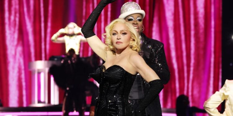 حفــل مادونا الأخير يذكر بالأسباب التي جعلتها “ملكة البوب”