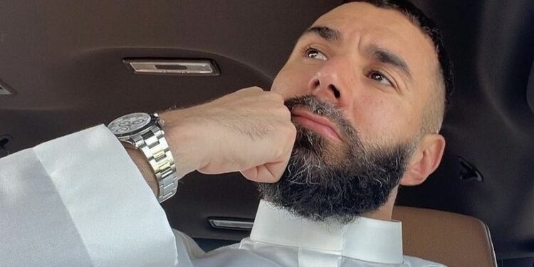 بنزيمة يرد على وزير الداخلية الفرنسي