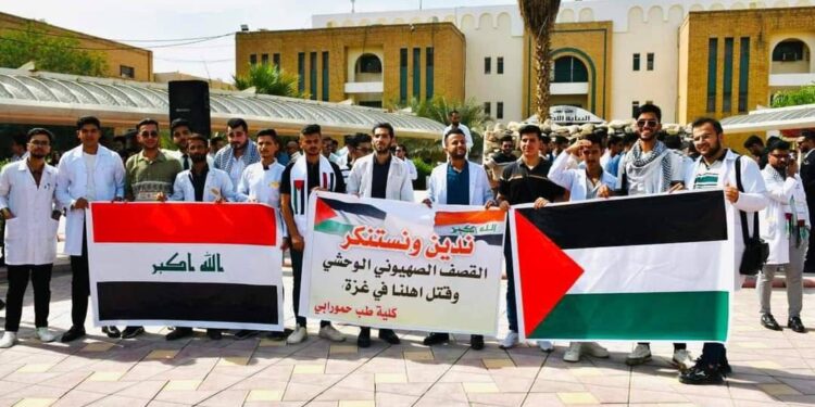 بالصور.. العراق يتضامن مع الشعب الفلسطيني بوقفة حداد