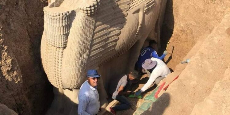اكتشاف ثور مجنح “لاماسو” في موقع خورسيباد الأثري في نينوى