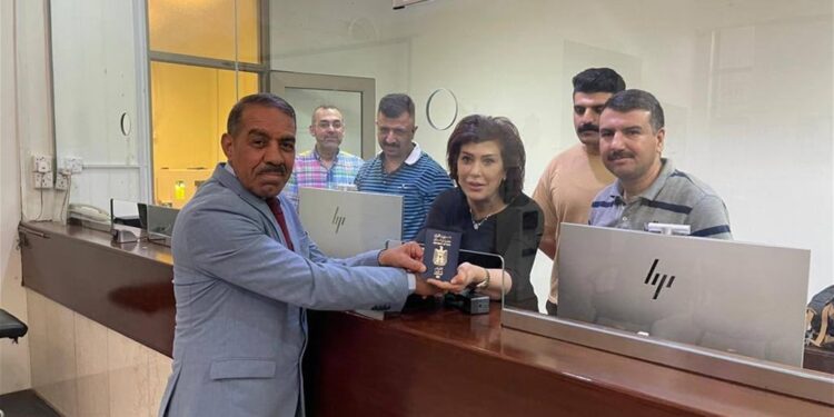 العراق يفتتح منظومة إصدار الجوازات الإلكترونية في الرياض