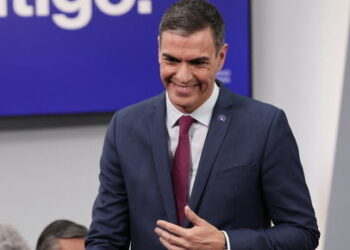 ملك إسبانيا يكلف بيدرو سانشيز تشكيل حكومة