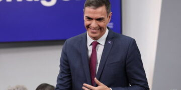 ملك إسبانيا يكلف بيدرو سانشيز تشكيل حكومة