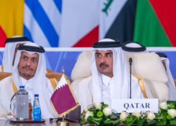 أمير قطر يغـــادر قمة القاهرة بدون إلقاء كلمة