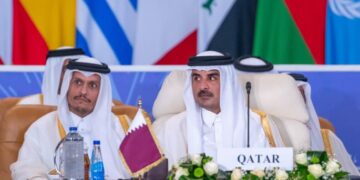 أمير قطر يغـــادر قمة القاهرة بدون إلقاء كلمة