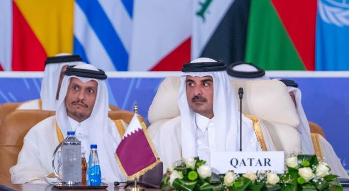 أمير قطر يغـــادر قمة القاهرة بدون إلقاء كلمة