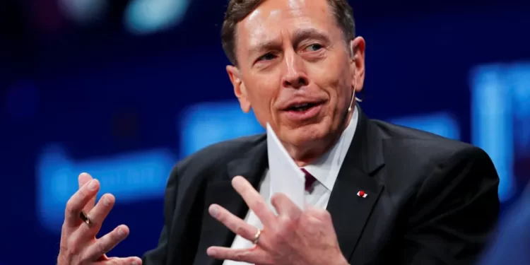 ديفيد بتريوس .. لا توجد خطة إسرائيلية لمرحلة “ما بعد الحرب البرية”