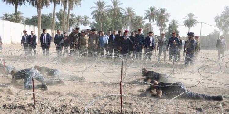 وزير الداخلية يوجه الدورات التدريبية بجملة من المواضيع