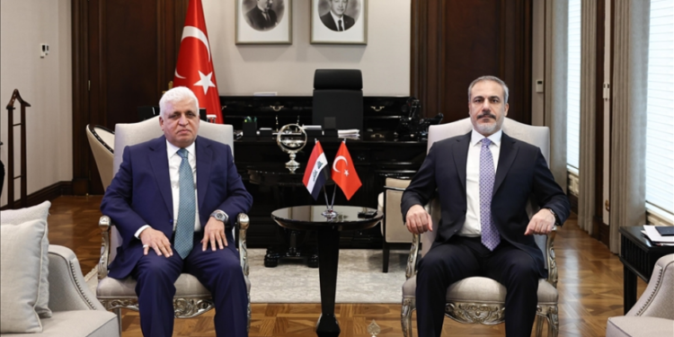 وزير الخارجية التركي يلتقي رئيس هيئة الحشد الشعبي ورئيس تحالف السيادة