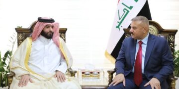 وزير الداخلية يلتقــي سفير قطر