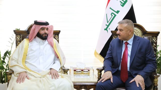 وزير الداخلية يلتقــي سفير قطر