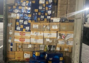 ضبط (8 حاويات) مخالفة لشروط الاستيراد في منفذ ميناء ام قصر