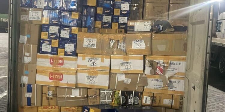 ضبط (8 حاويات) مخالفة لشروط الاستيراد في منفذ ميناء ام قصر