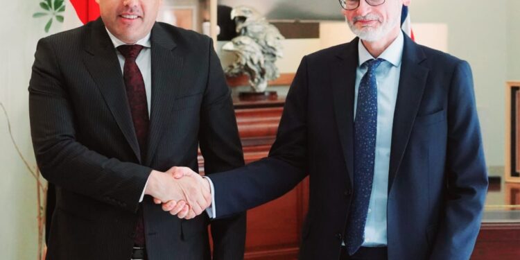 بابل توقع مع بنك بريطاني الملحق الاخير لتمــويل “مشروع مجاري الحلة الكبير”