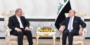 وزير الخارجيَّة يستقبل السفير الإيراني