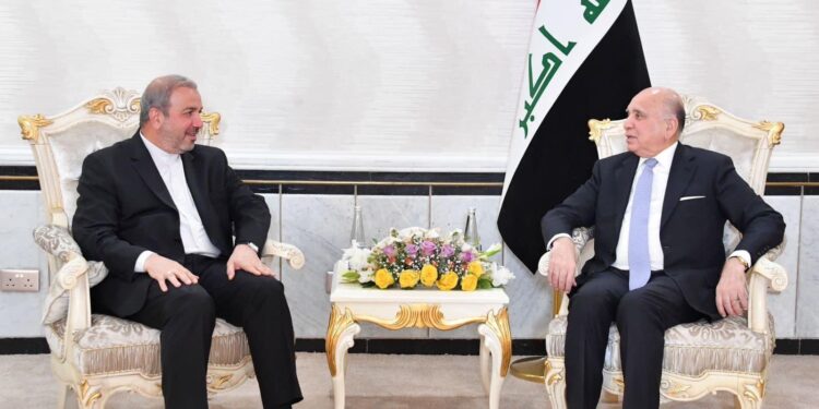 وزير الخارجيَّة يستقبل السفير الإيراني