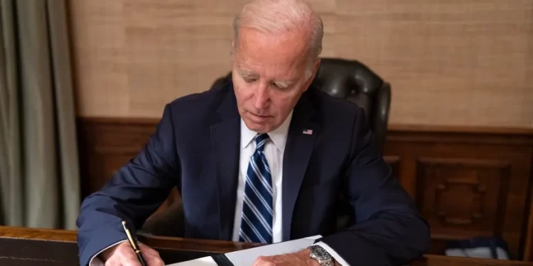 توقيــع اتفـــاق اللحظة الأخيرة لتجنب الإغلاق الحكومي