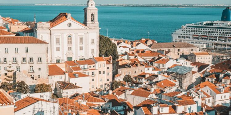 البرتغال .. تخطيط لإلغاء “الظلم المالي” وفرض الضرائب على المقيميــن الأجانب