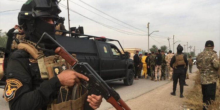 ذي قار .. اعتقال تاجر مخدرات ووالده بعد “معركة مسلحة” دامت ساعة كاملة