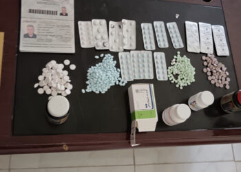 ضبط مسافر أجنبي بحوزته (585 حبة مخدرة) في منفذ زرباطية