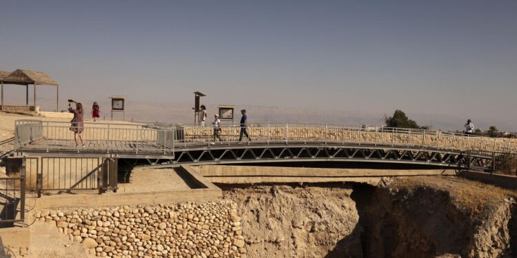 الأردن تعلن عن إغلاق جسر”الملك حسين” الرابط بين الأردن والضفة الغربية