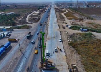 المباشرة بصب ركائز مجسرات مدخـــل (بغداد الموصل)