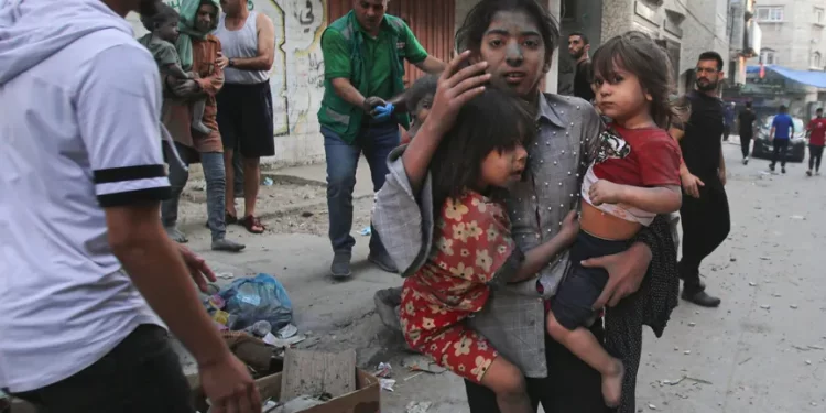 إسرائيل تستعد لـ “التوغل بري” مع الغارات المكثفة على غزة