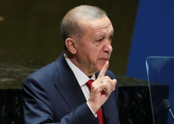 أردوغان يتوعد بــ”تكثيــف” الضربات في سوريا والعراق ضد المقاتلين الأكراد