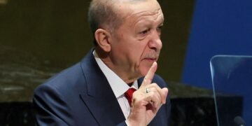 أردوغان يتوعد بــ”تكثيــف” الضربات في سوريا والعراق ضد المقاتلين الأكراد