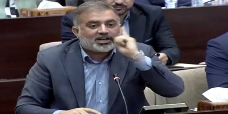 بالفيديو .. الكــلابي يدافع بقوة عن حقوق موظفي كردستان ويستنكر المحابات غير القانونية للإقليم