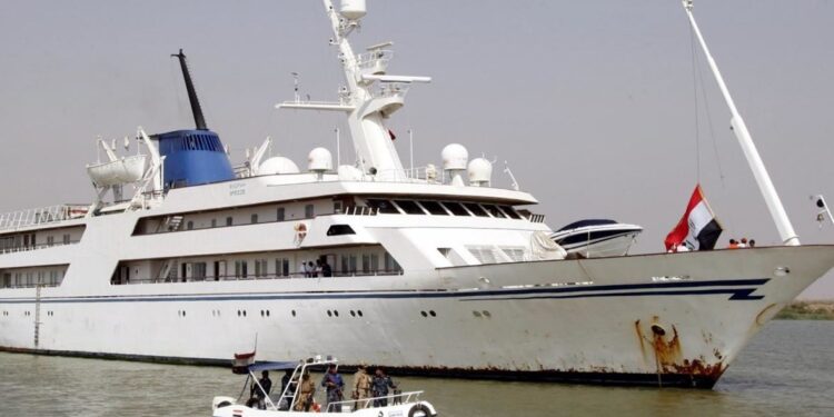 اهداء اليخت الرئاسي الى جامعة البصرة للاستفادة منه في الأغراض العلمية والبحثية