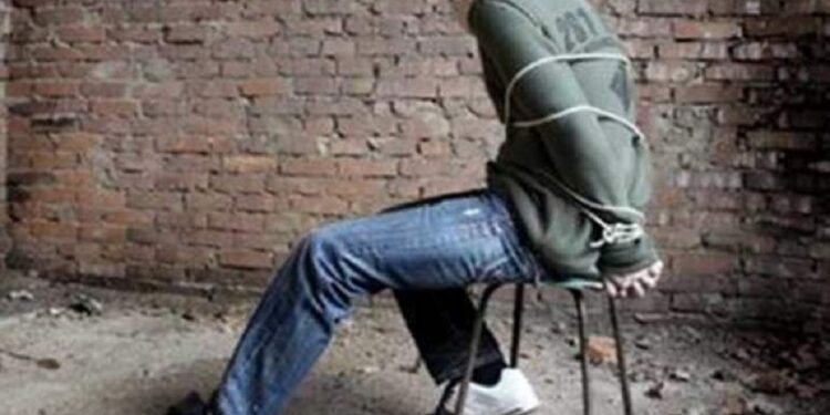 ثلاثة باكستانيين ينفذون عمليات خطف وتعذيب في العراق