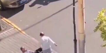 الصين .. فيديو تعرض موظف بالسفارة الإسرائيلية “للطعن” في بكين