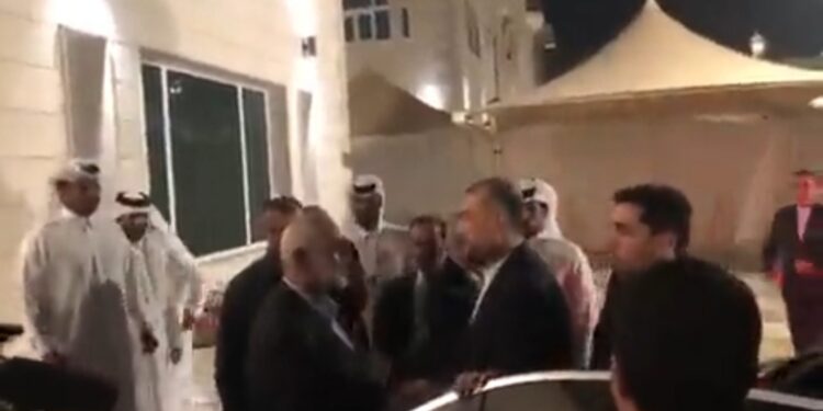 وزير الخارجية الإيراني يصل الى الدوحة للقاء قادة حماس