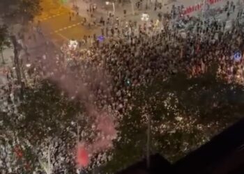 بالفيديو .. سيـــل بشري في برشلونة الإسبانية تهتف إسناداً لغزة وتندد بمجازر الاحتلال