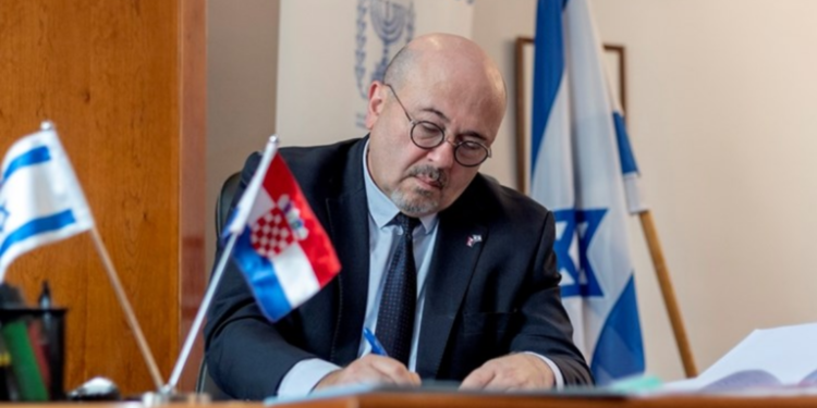 سفير إسرائيل في كرواتيا يثيـــر “أزمة دبلوماسية أوروبية” و وزير الخارجية “يتبرأ منه”