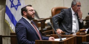 وزير اسرائيلي .. سنسقط قنبلة ذرية على القطاع
