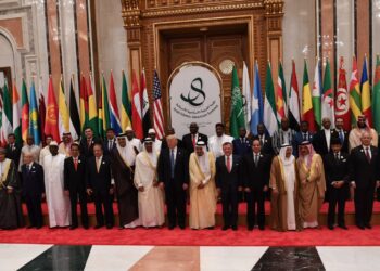 إسرائيل تدعــو الزعماء العرب المجتمعين إلى إدانـــة حماس