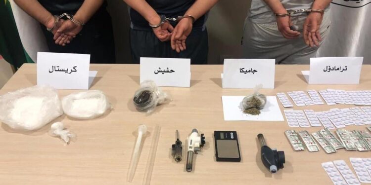 كردستان .. اعتقال 5 متهمين وضبط قرابة 3 كيلوغرامات من المخدرات