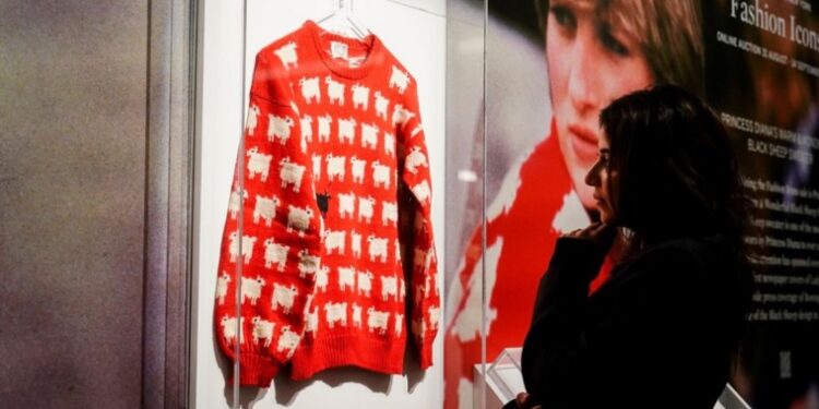 سعر بلوزة خطوبة الأميرة ديانا ,, 100 ألف $