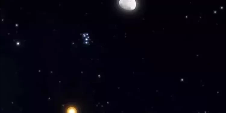 اقتران القمر مع الثريا اليوم