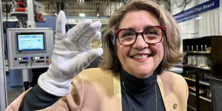 أولى العملات النقدية التي تحمل وجه الملك تشارلز ,, ظهرت في كندا