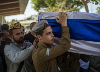 اسرائيل تعلن مقتل 3 ضباط وجنود في غزة