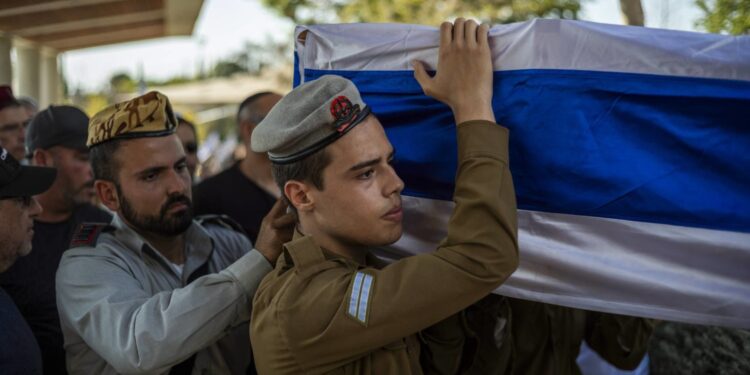 اسرائيل تعلن مقتل 3 ضباط وجنود في غزة